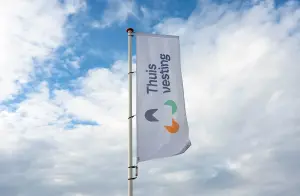 Thuisvesting wapperende vlag